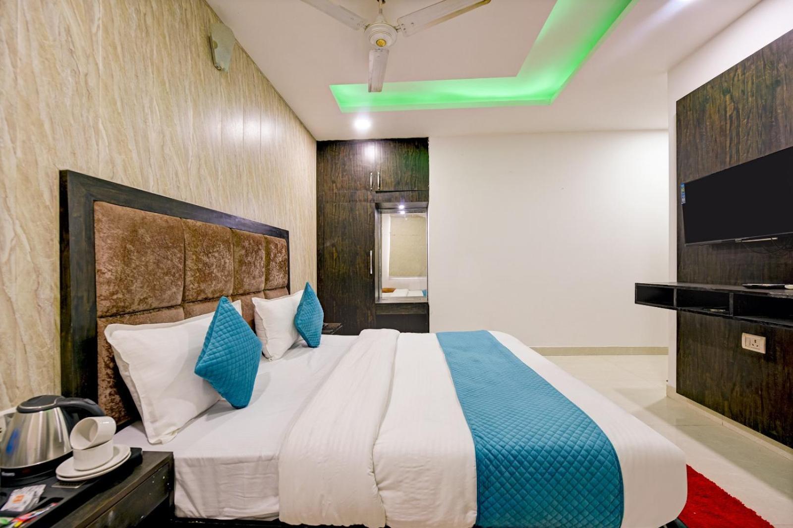 The Glory Suites Near Igi Airport Neu-Delhi Exterior foto