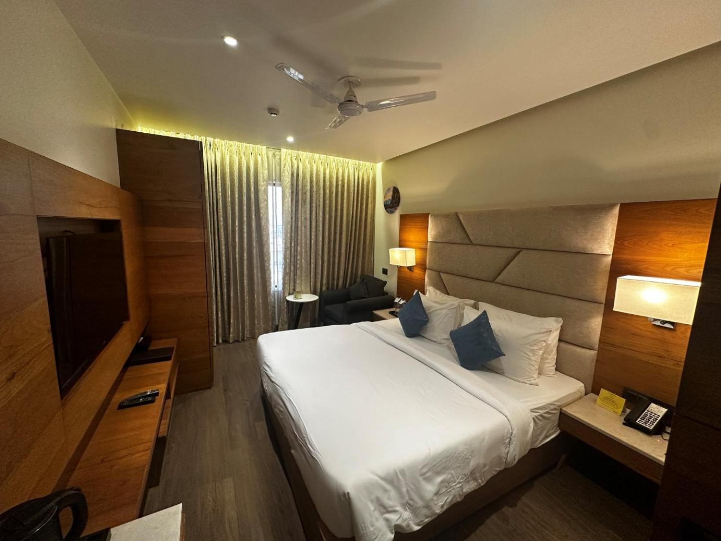The Glory Suites Near Igi Airport Neu-Delhi Exterior foto