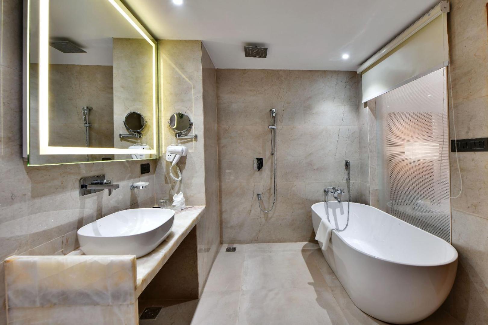The Glory Suites Near Igi Airport Neu-Delhi Exterior foto